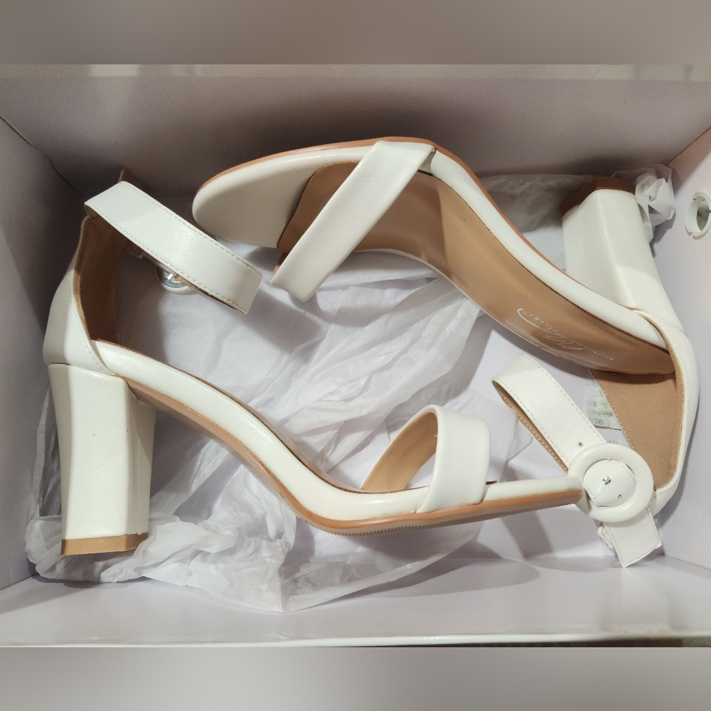 Brand New!! Monroe and Main white block heels size 7